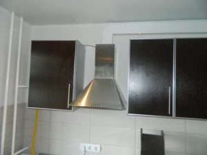 Установка вытяжки на кухне в Дивногорске