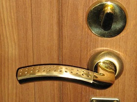 Замена дверной ручки входной двери в Дивногорске