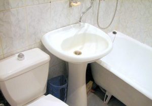Установка раковины тюльпан в ванной в Дивногорске